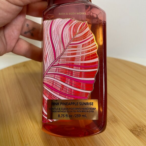 Bath & Body Works Pink Pineapple Sunrise Gentle Foaming Hand Soap 8.75 Oz Shea - Picture 2 of 4